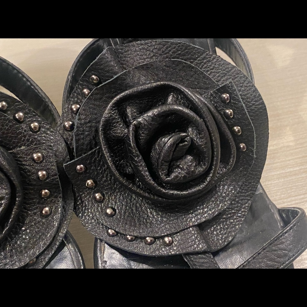 🌹 VanEli Black Leather Flower Heel Sandals Statement Heels 7N - Picture 3 of 9